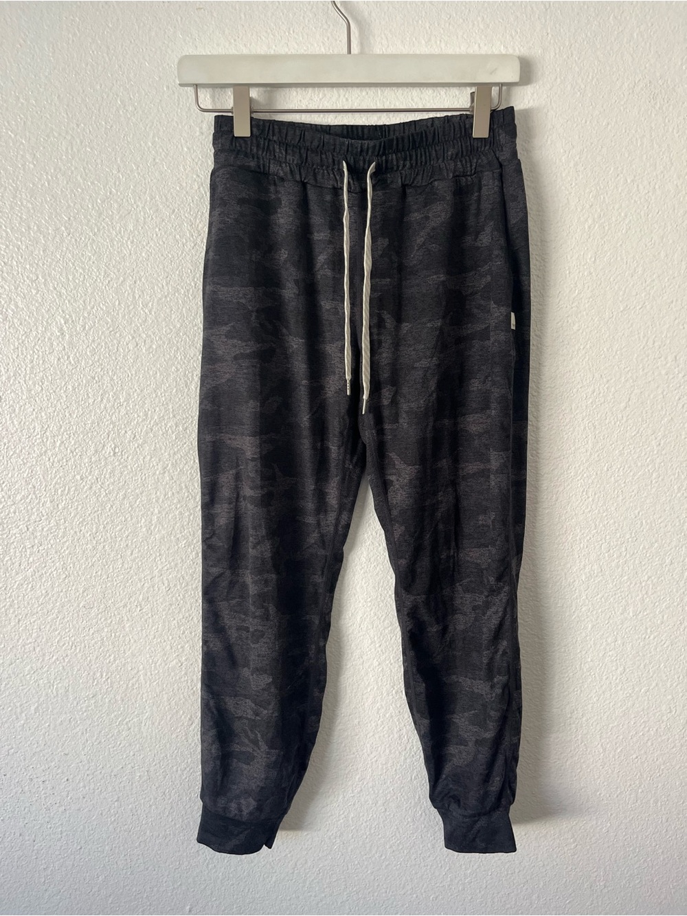 Vuori Women's Performance High Waist Rise Joggers Camo Size XS